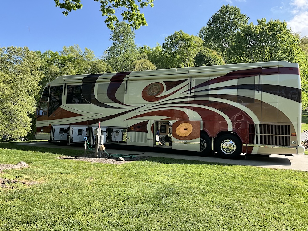 2007 Prevost  Featherlite H3-45 For Sale