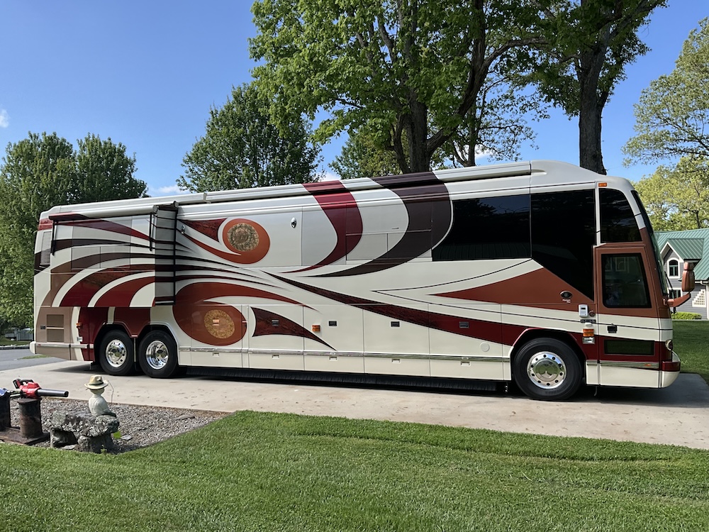 2007 Prevost  Featherlite H3-45 For Sale