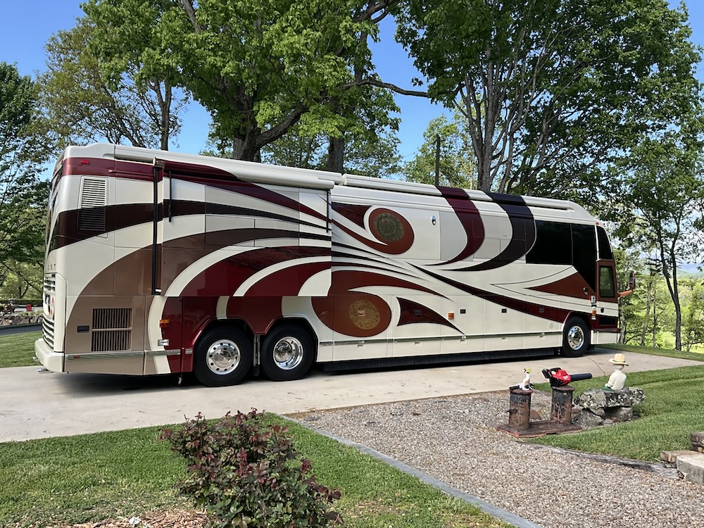 2007 Prevost  Featherlite H3-45 For Sale