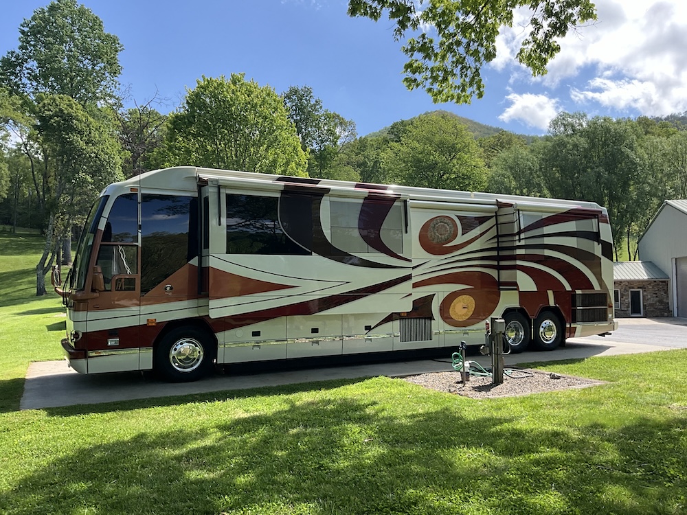 2007 Prevost  Featherlite H3-45 For Sale
