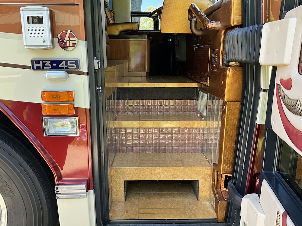 2007 Prevost  Featherlite H3-45 For Sale