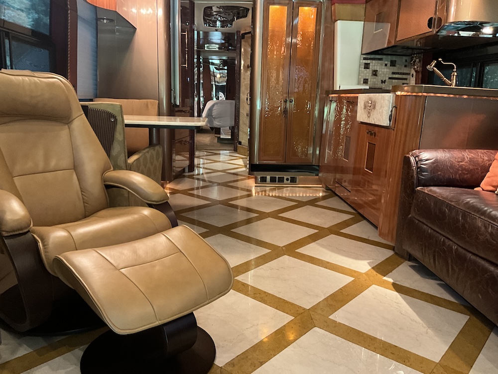 2007 Prevost  Featherlite H3-45 For Sale
