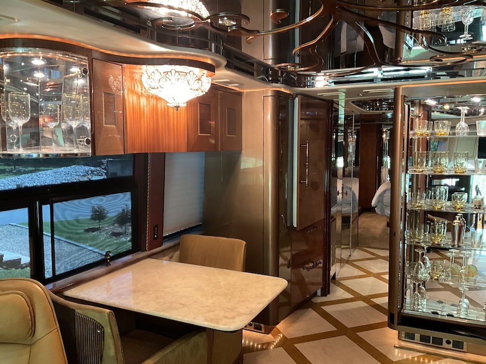 2007 Prevost  Featherlite H3-45 For Sale