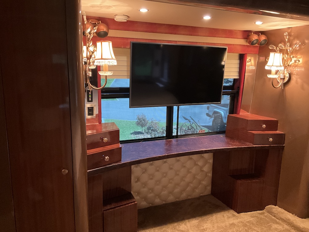 2007 Prevost  Featherlite H3-45 For Sale
