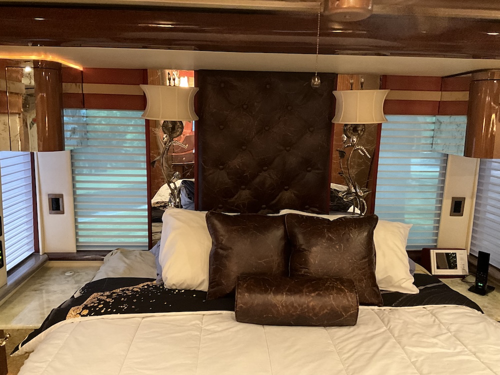 2007 Prevost  Featherlite H3-45 For Sale