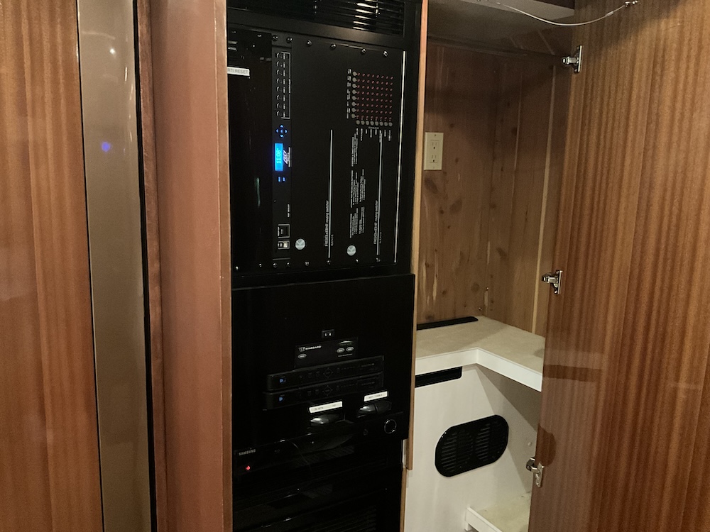2007 Prevost  Featherlite H3-45 For Sale