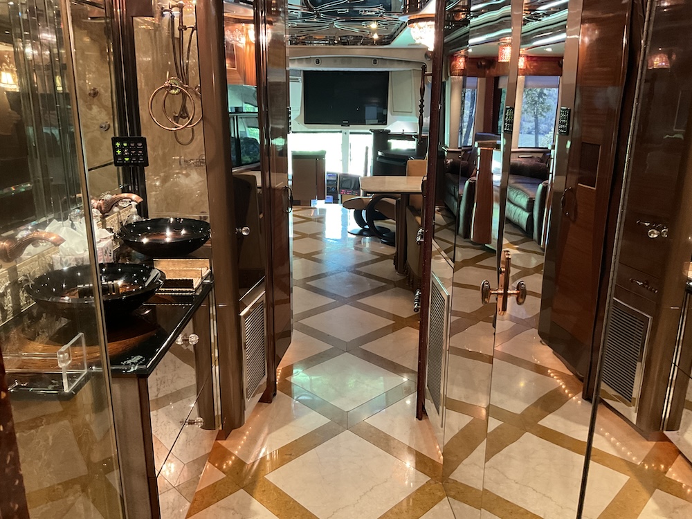 2007 Prevost  Featherlite H3-45 For Sale