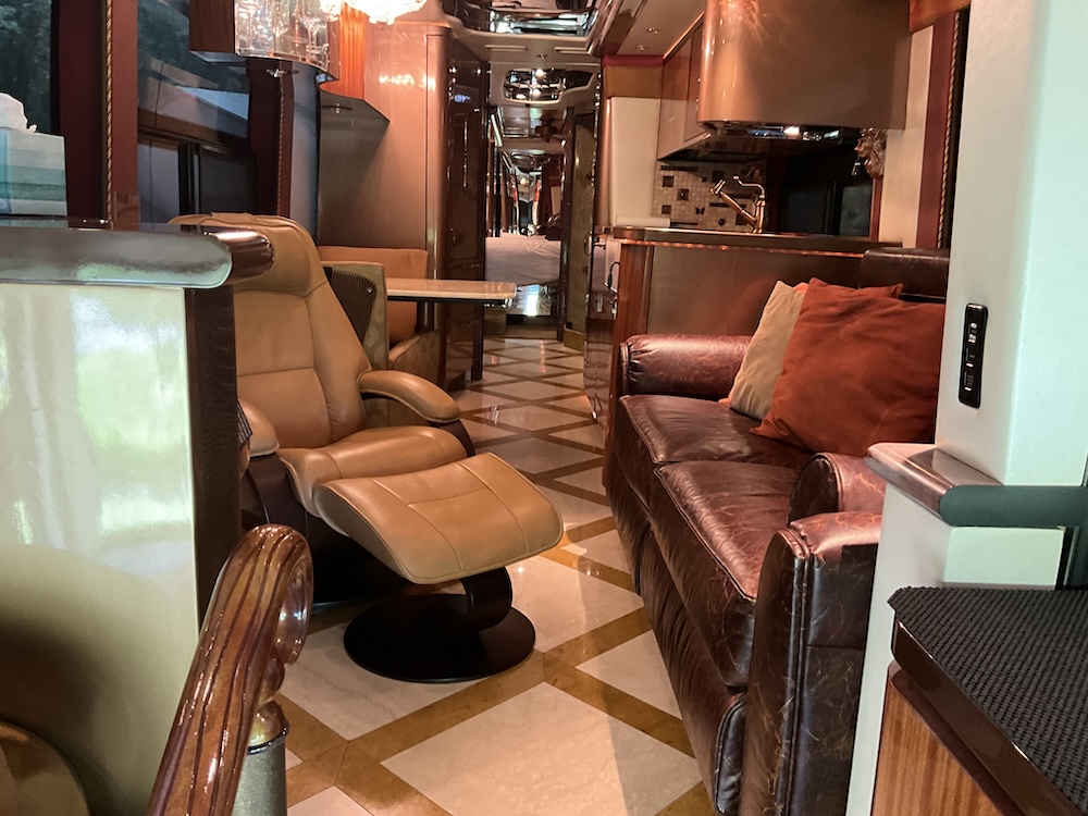 2007 Prevost  Featherlite H3-45 For Sale