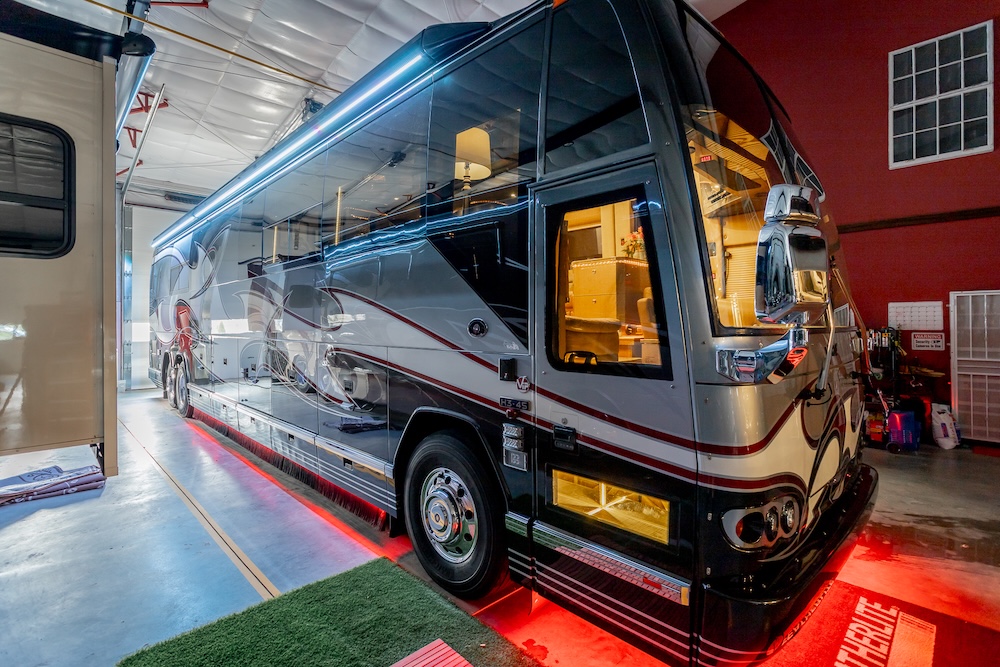 2007 Prevost Featherlite H3-45 For Sale