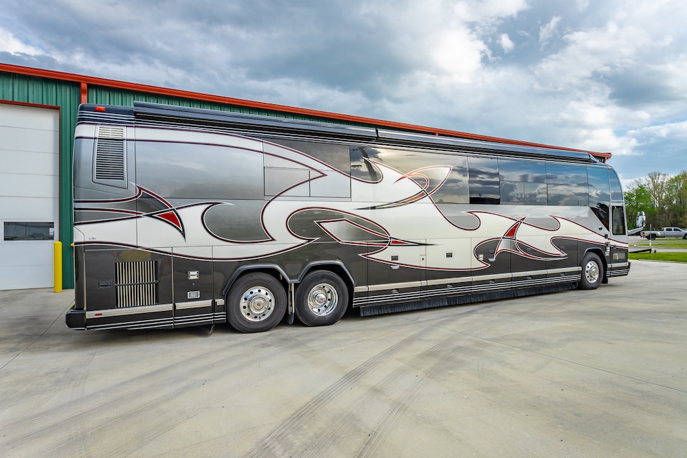 2007 Prevost Featherlite H3-45 For Sale