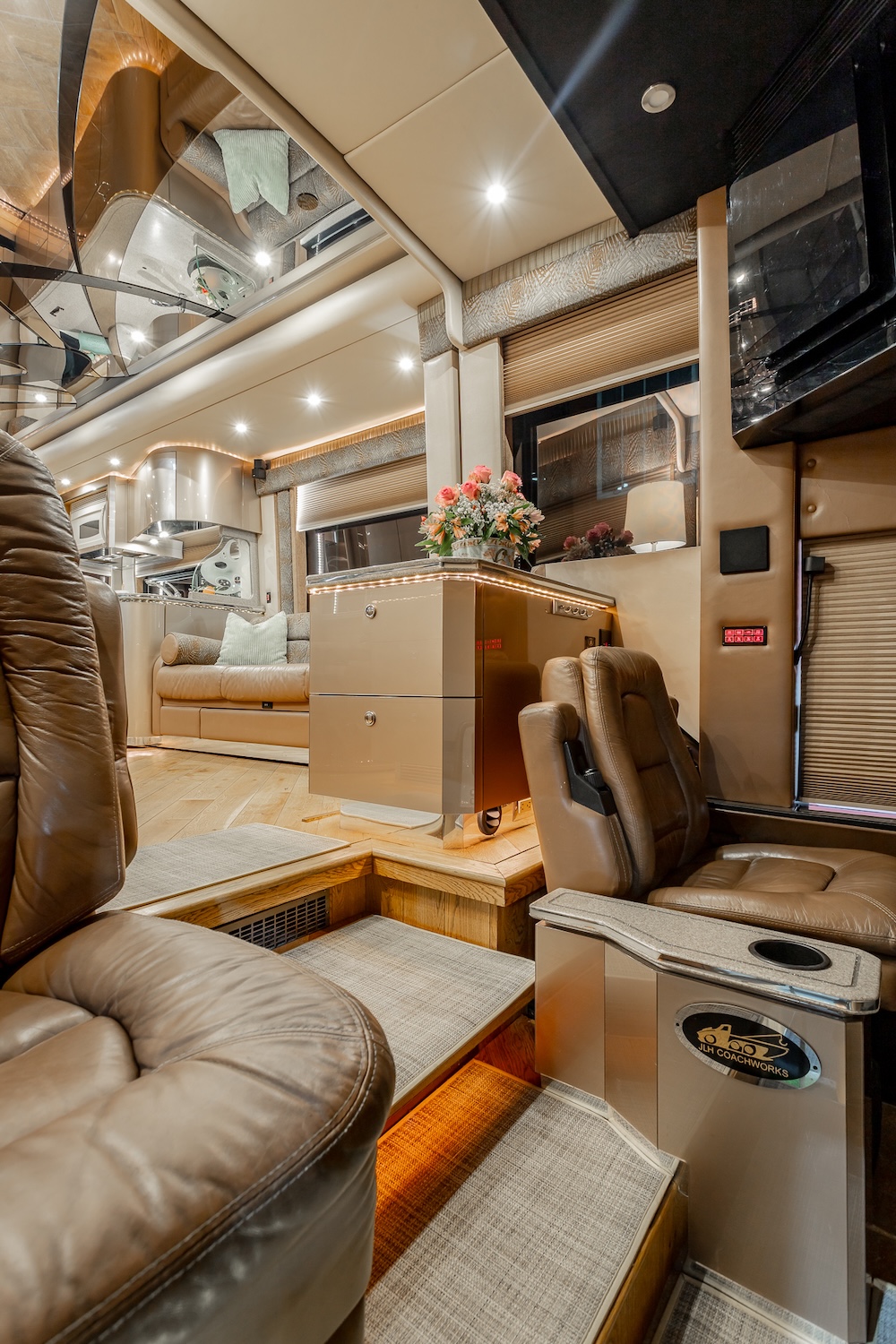 2007 Prevost Featherlite H3-45 For Sale
