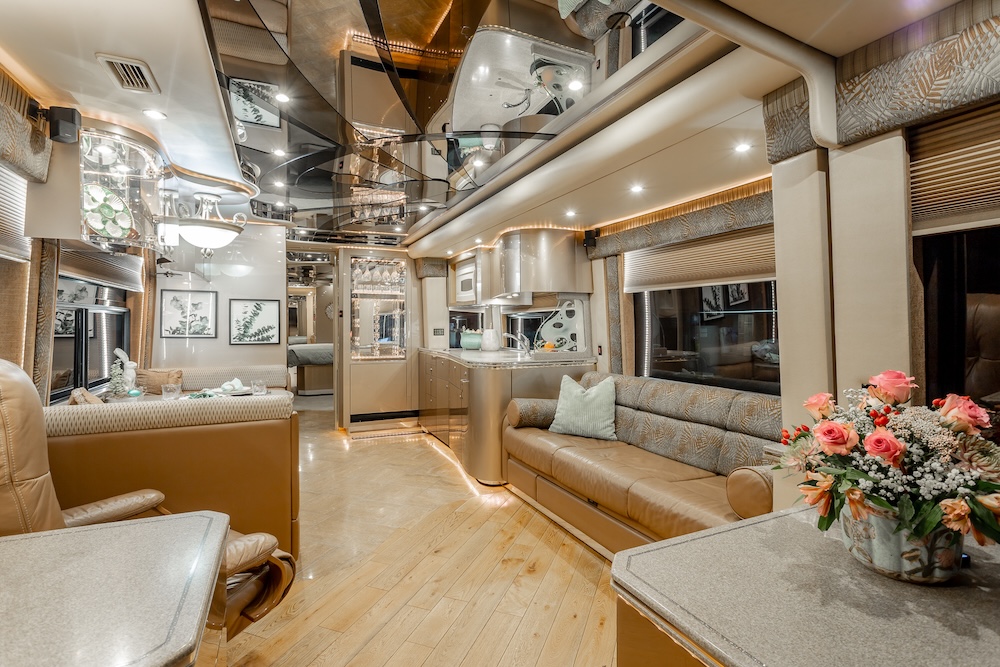 2007 Prevost Featherlite H3-45 For Sale