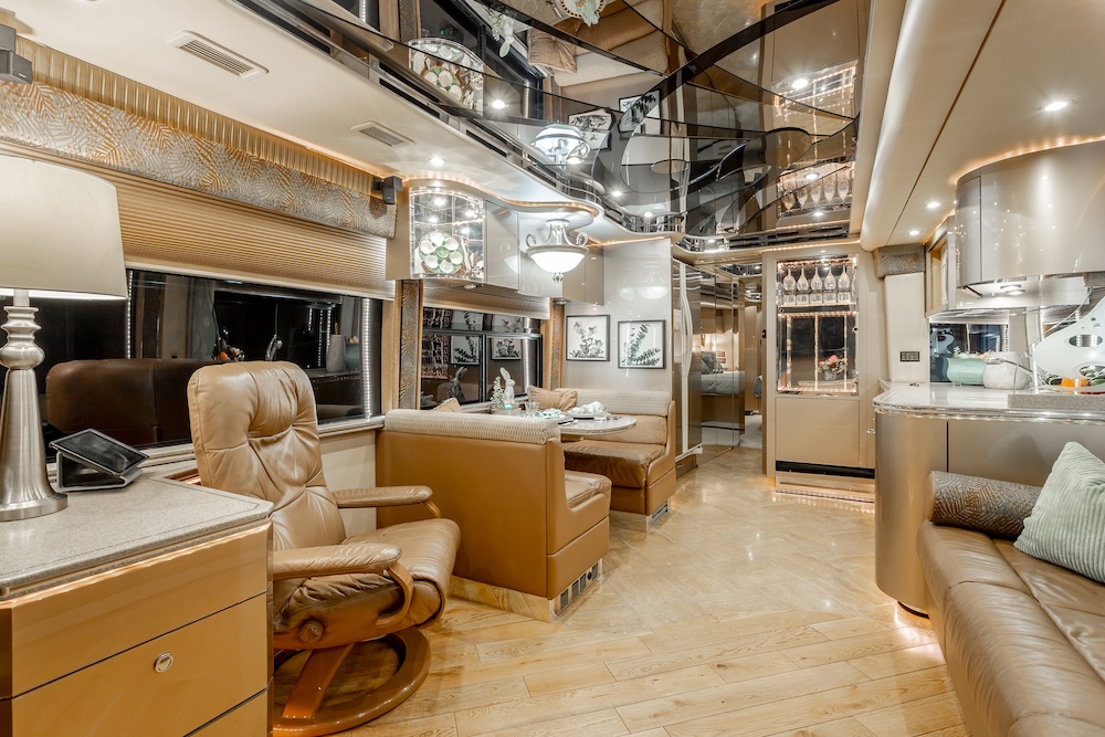 2007 Prevost Featherlite H3-45 For Sale