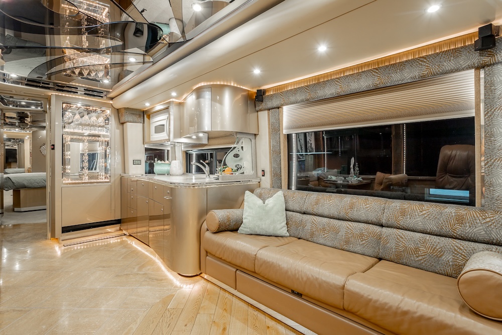 2007 Prevost Featherlite H3-45 For Sale