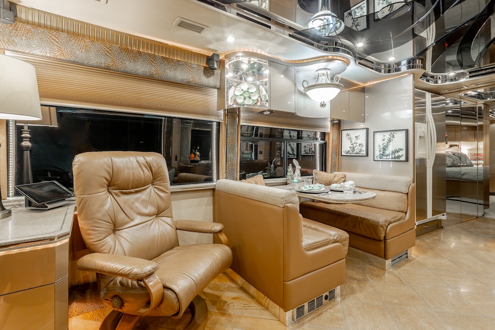 2007 Prevost Featherlite H3-45 For Sale