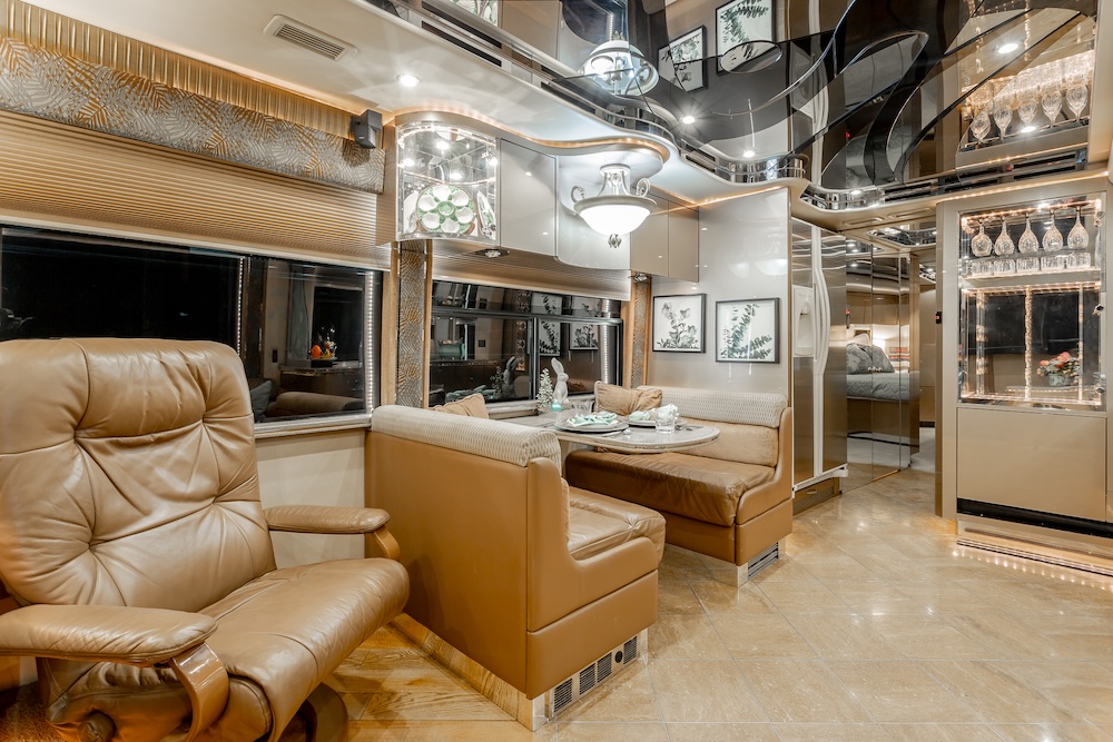 2007 Prevost Featherlite H3-45 For Sale