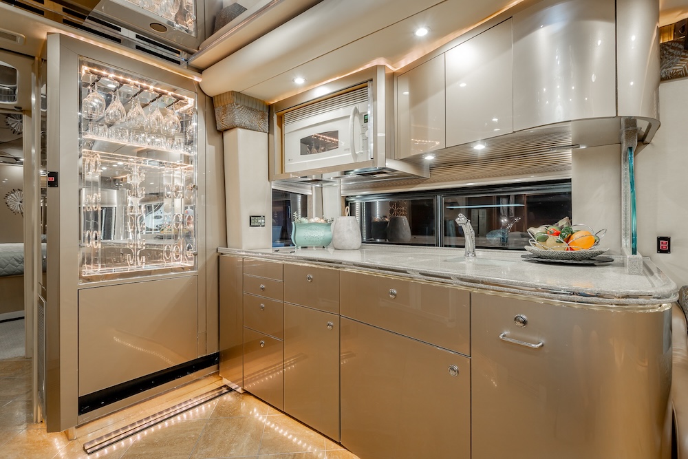 2007 Prevost Featherlite H3-45 For Sale