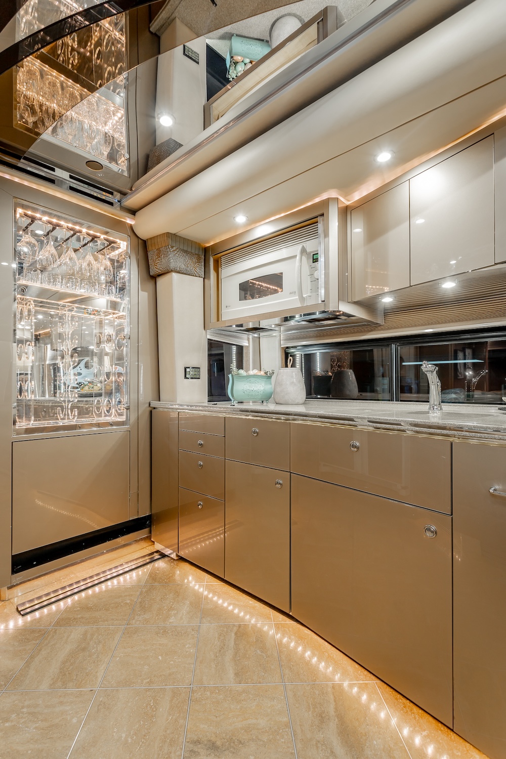 2007 Prevost Featherlite H3-45 For Sale