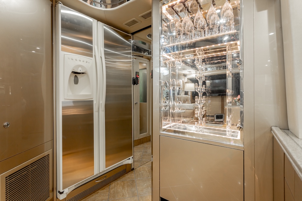 2007 Prevost Featherlite H3-45 For Sale