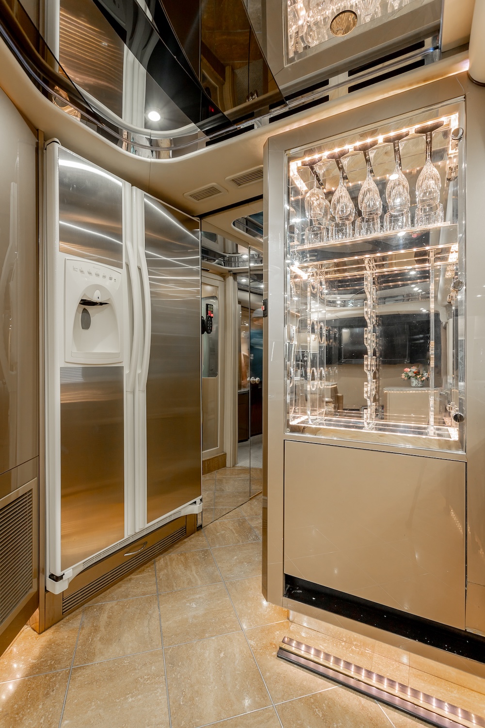 2007 Prevost Featherlite H3-45 For Sale