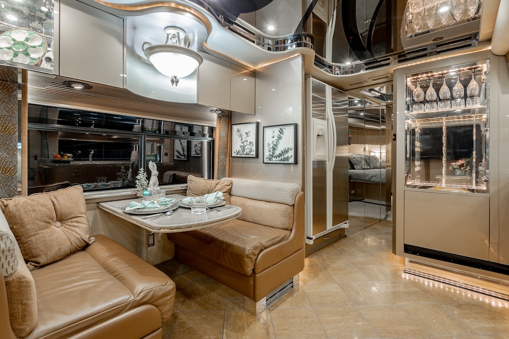 2007 Prevost Featherlite H3-45 For Sale