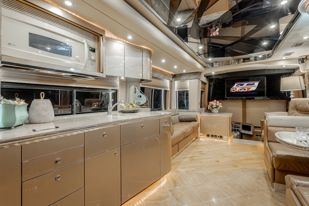 2007 Prevost Featherlite H3-45 For Sale