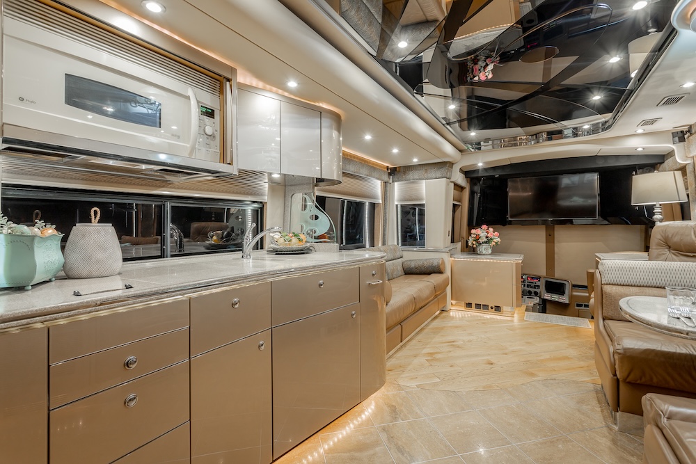 2007 Prevost Featherlite H3-45 For Sale
