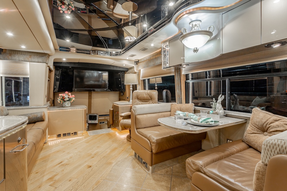 2007 Prevost Featherlite H3-45 For Sale