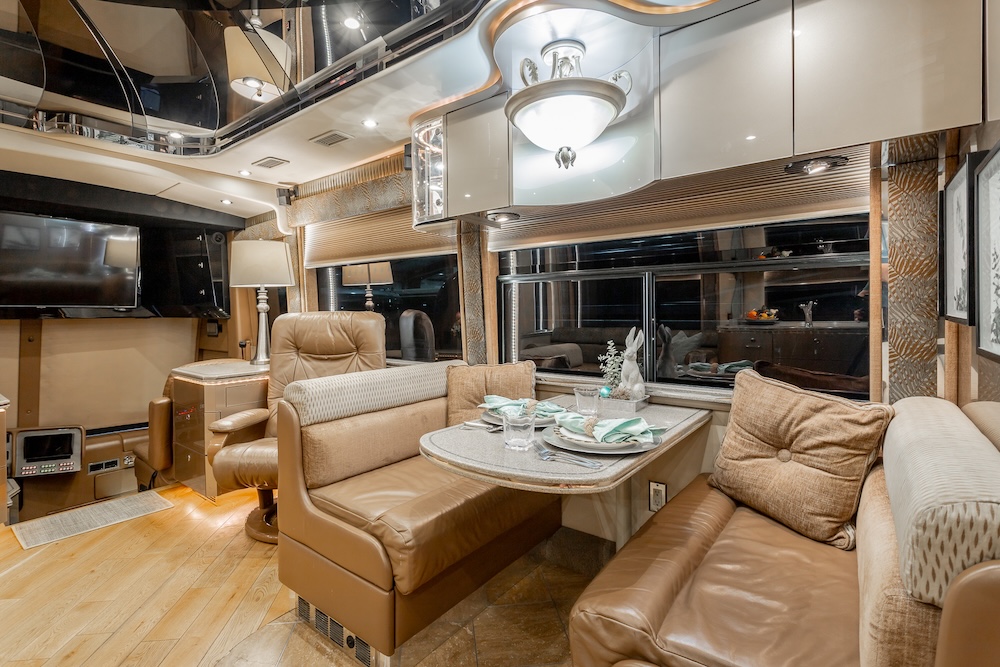 2007 Prevost Featherlite H3-45 For Sale