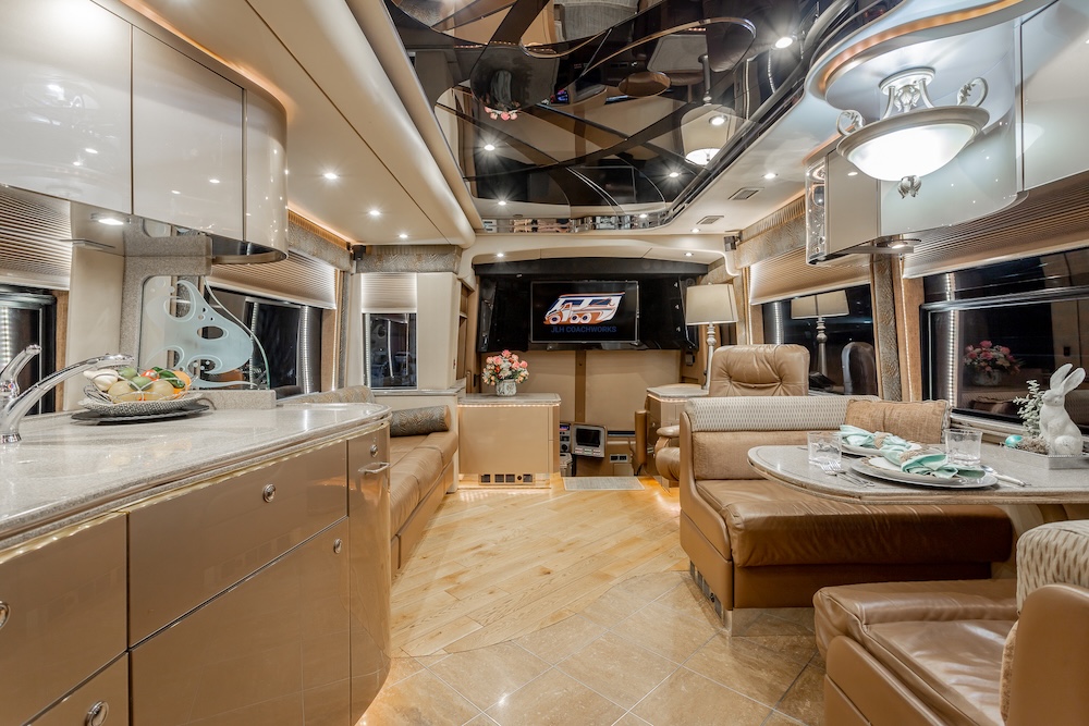 2007 Prevost Featherlite H3-45 For Sale