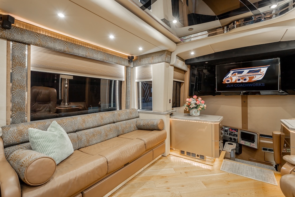 2007 Prevost Featherlite H3-45 For Sale