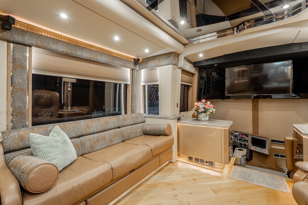 2007 Prevost Featherlite H3-45 For Sale
