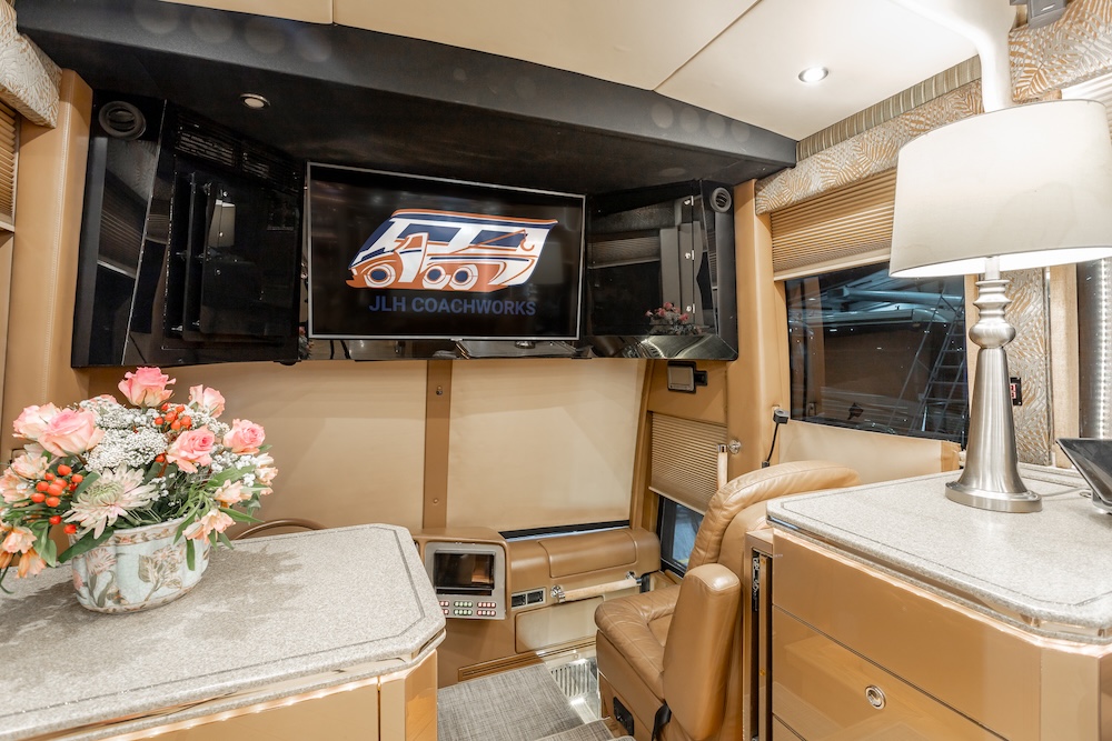 2007 Prevost Featherlite H3-45 For Sale