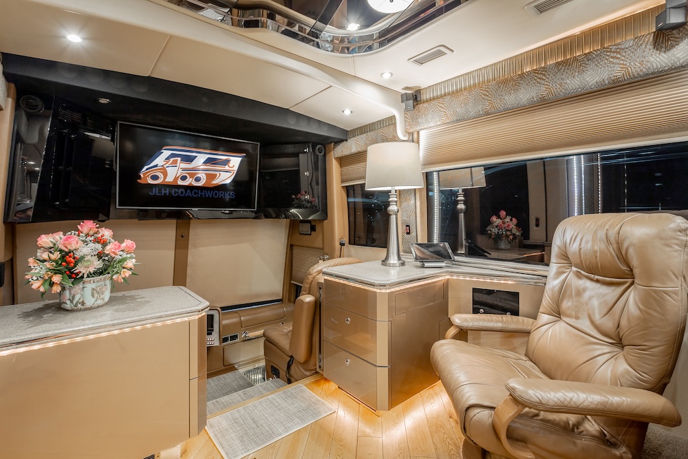 2007 Prevost Featherlite H3-45 For Sale