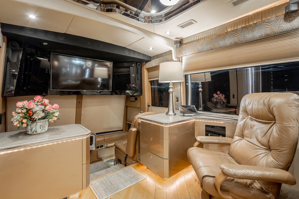 2007 Prevost Featherlite H3-45 For Sale