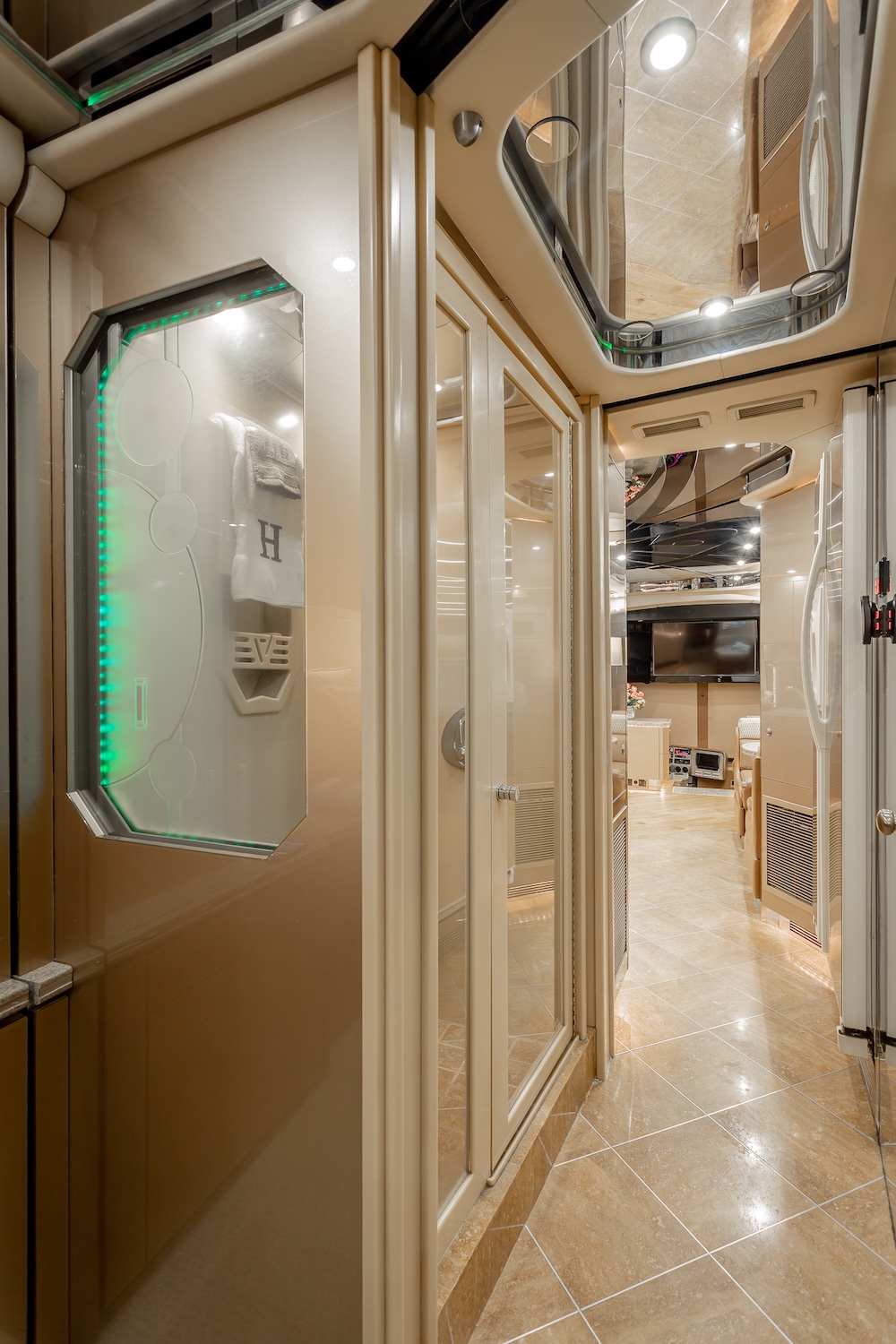 2007 Prevost Featherlite H3-45 For Sale