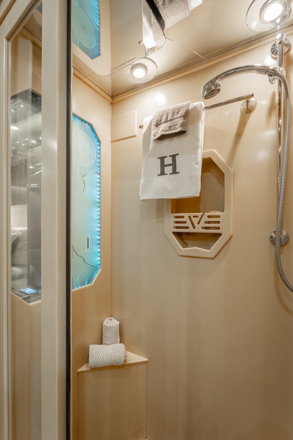 2007 Prevost Featherlite H3-45 For Sale