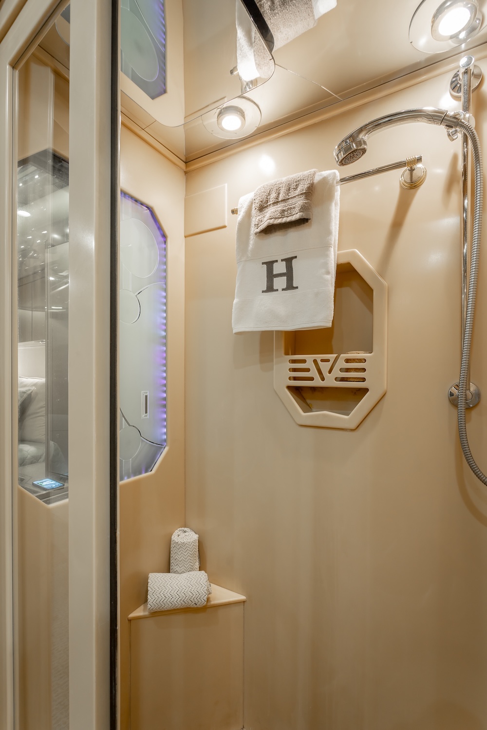 2007 Prevost Featherlite H3-45 For Sale