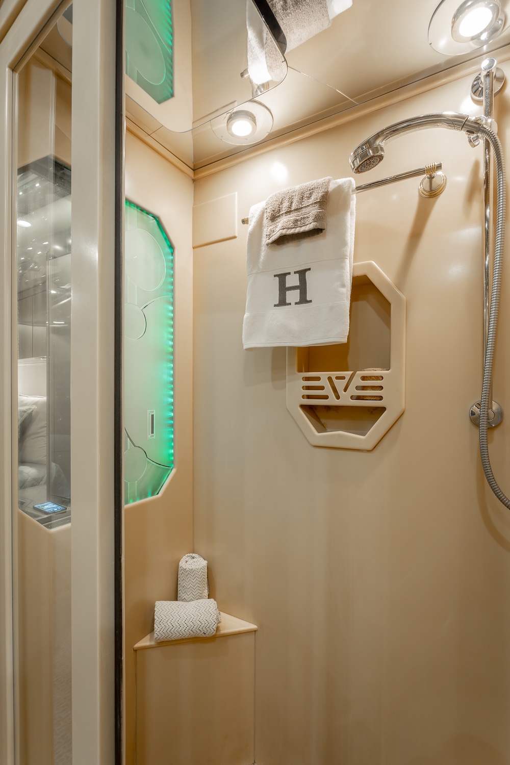 2007 Prevost Featherlite H3-45 For Sale