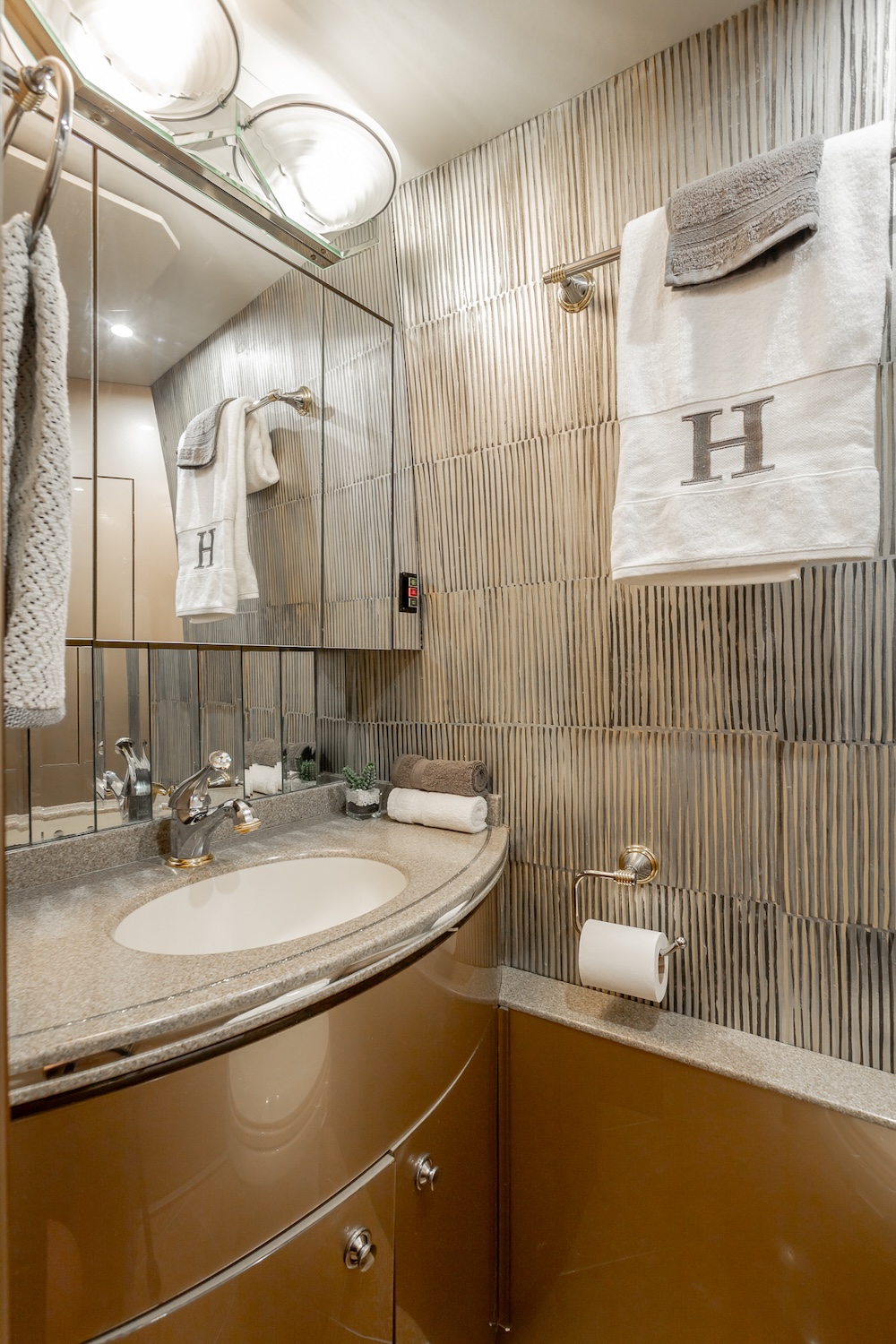 2007 Prevost Featherlite H3-45 For Sale