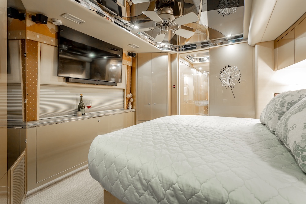 2007 Prevost Featherlite H3-45 For Sale
