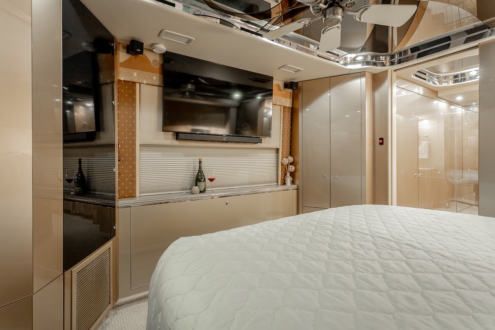2007 Prevost Featherlite H3-45 For Sale