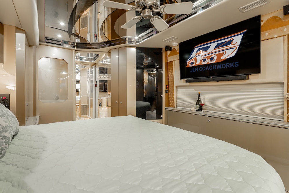 2007 Prevost Featherlite H3-45 For Sale
