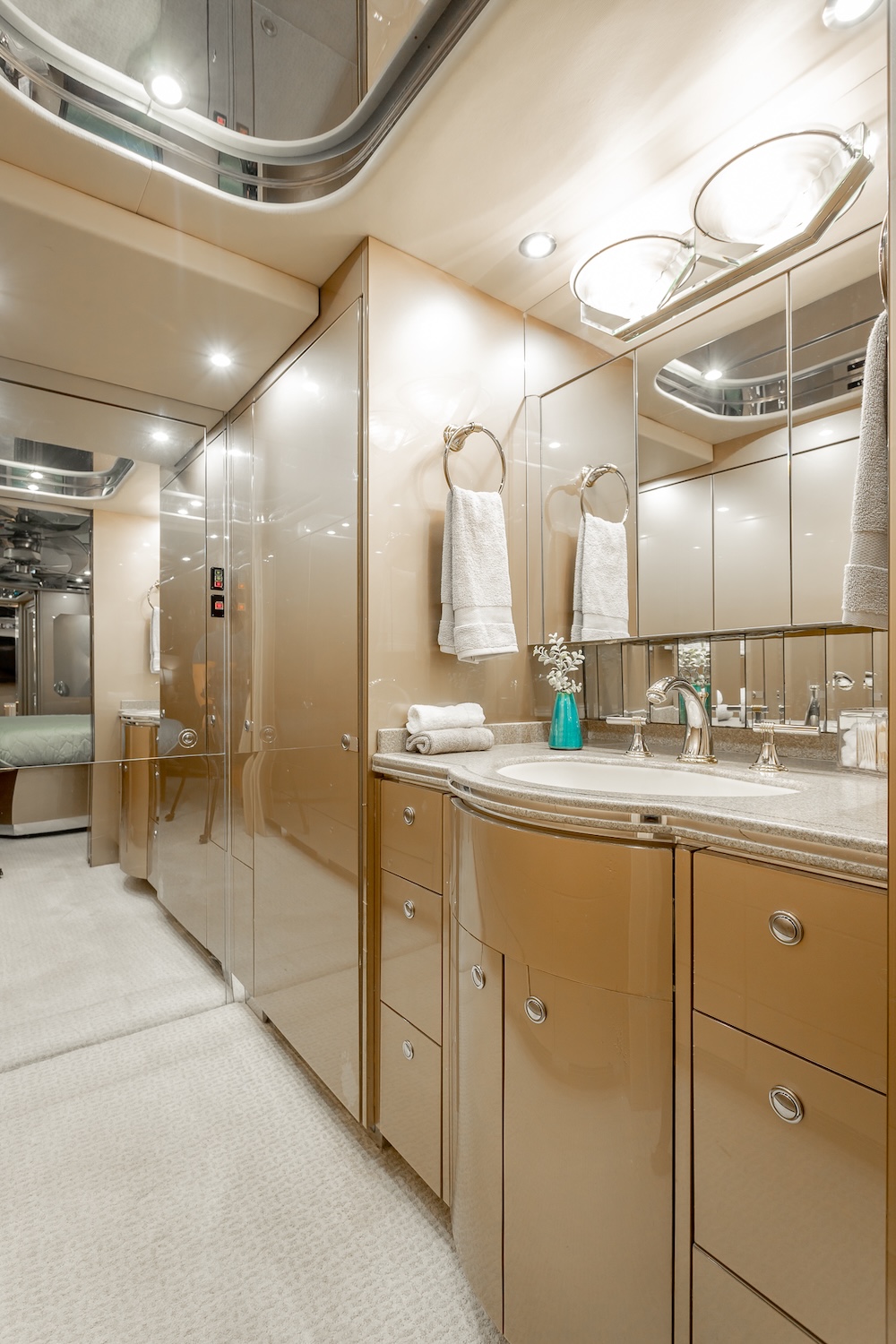 2007 Prevost Featherlite H3-45 For Sale