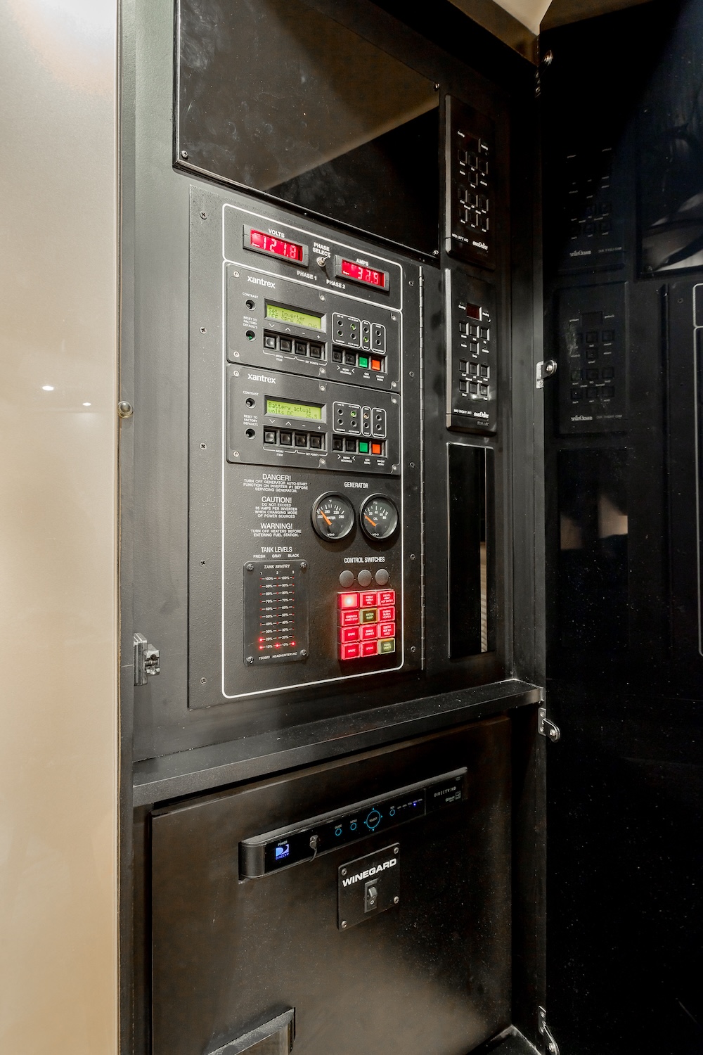 2007 Prevost Featherlite H3-45 For Sale