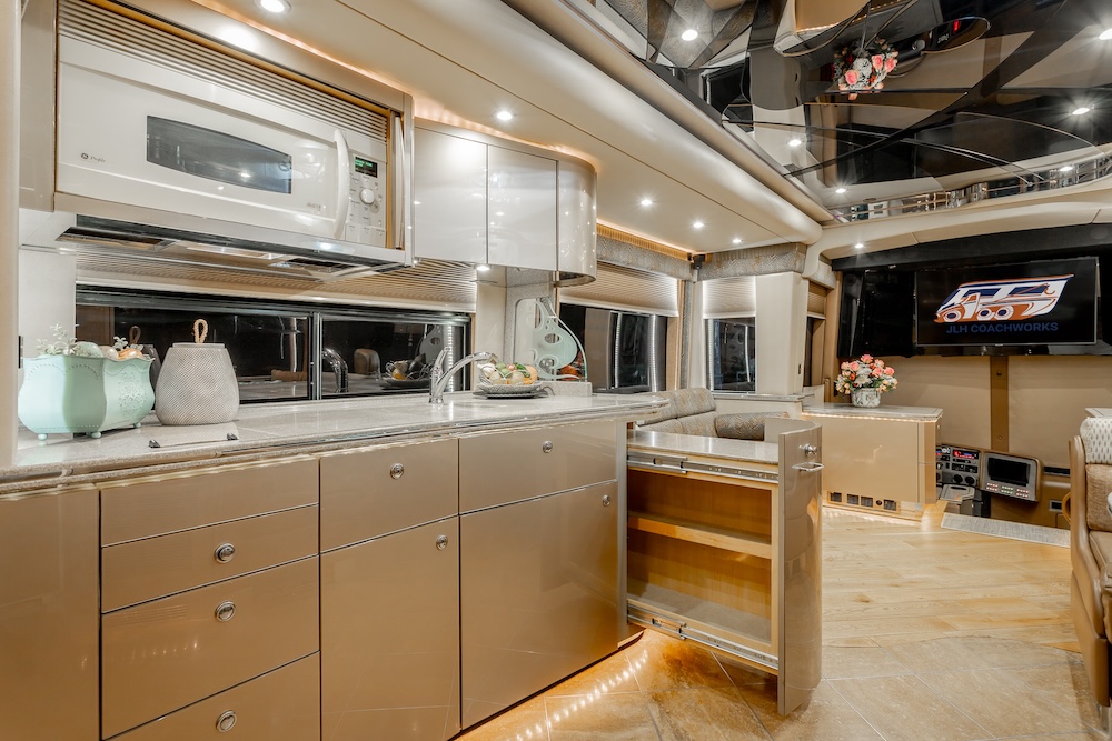 2007 Prevost Featherlite H3-45 For Sale