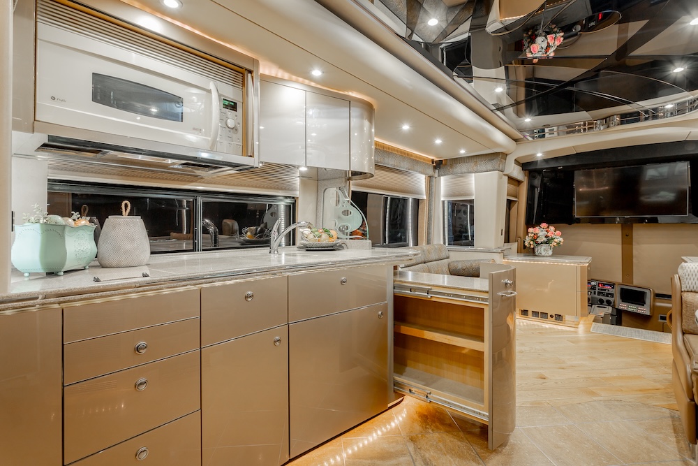 2007 Prevost Featherlite H3-45 For Sale