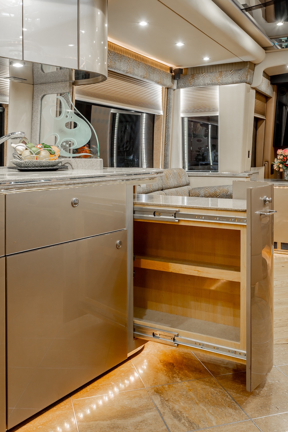 2007 Prevost Featherlite H3-45 For Sale