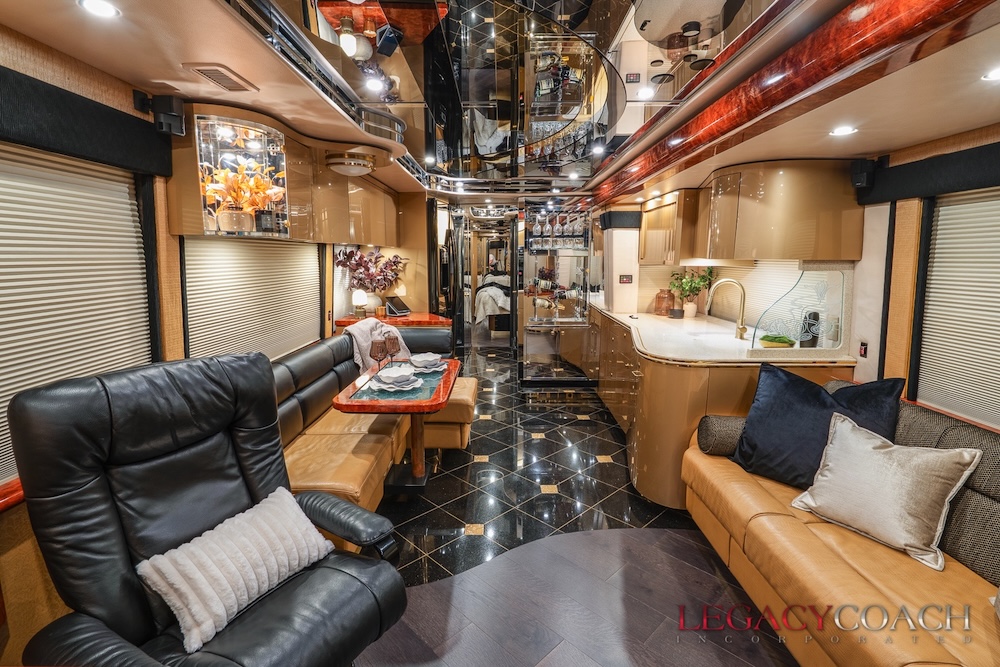 2007 Prevost Featherlite H3-45 For Sale