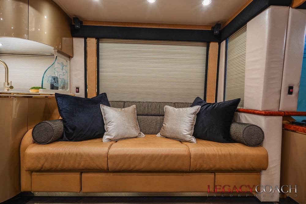 2007 Prevost Featherlite H3-45 For Sale
